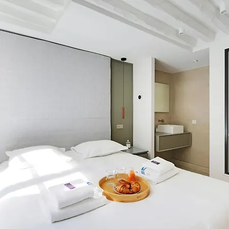 Apartment Cmg Saint Honore / Madeleine Paris
